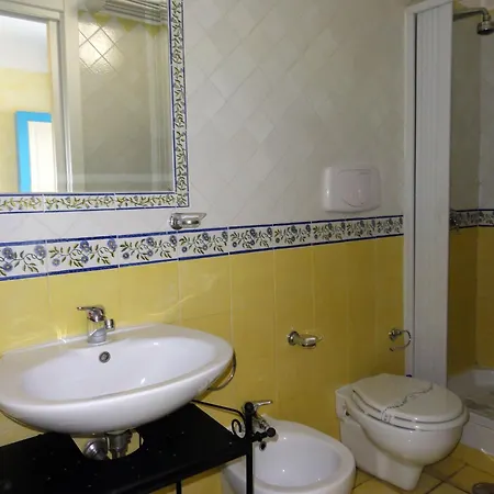 Dimora Carlo Iii Bed & Breakfast 4*