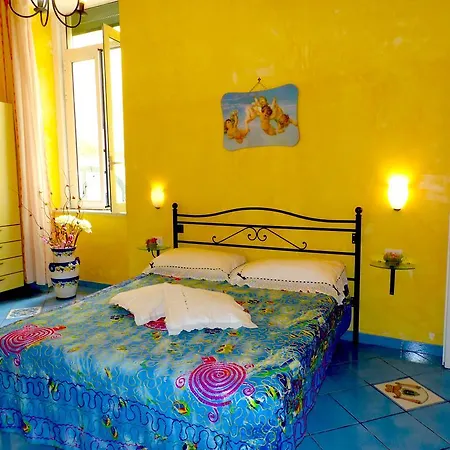 Dimora Carlo Iii Bed & Breakfast 4*