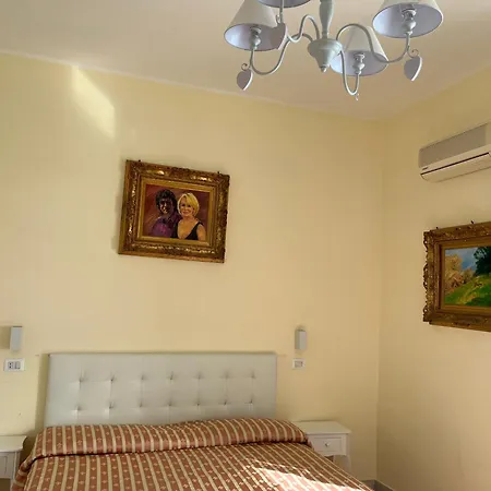 Bed & Breakfast Dimora Carlo Iii 2*
