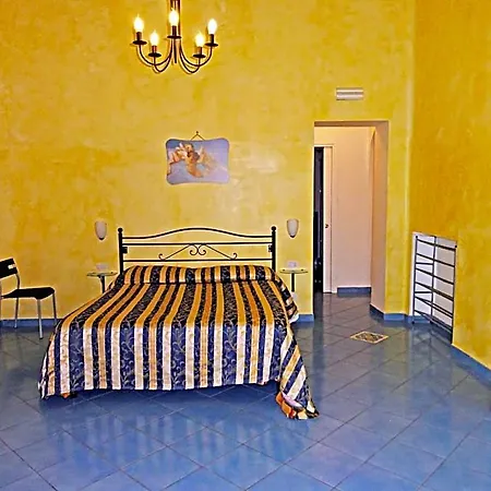 Dimora Carlo Iii Couette-café 4*