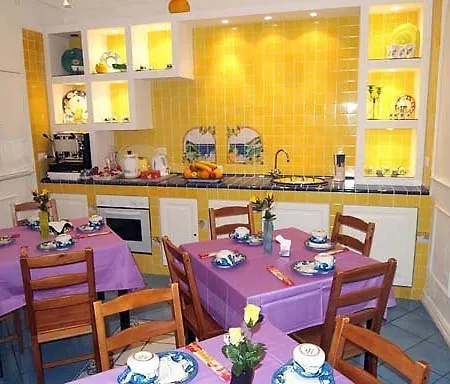 Bed & Breakfast Dimora Carlo Iii 4*